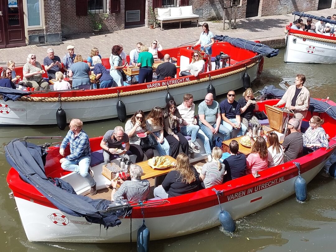 Bedrijfsuitje op het water in Utrecht