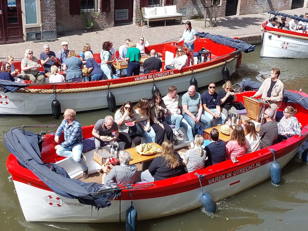 Grachtentocht (eigen catering) 2 De Orion 2 Varen in Utrecht