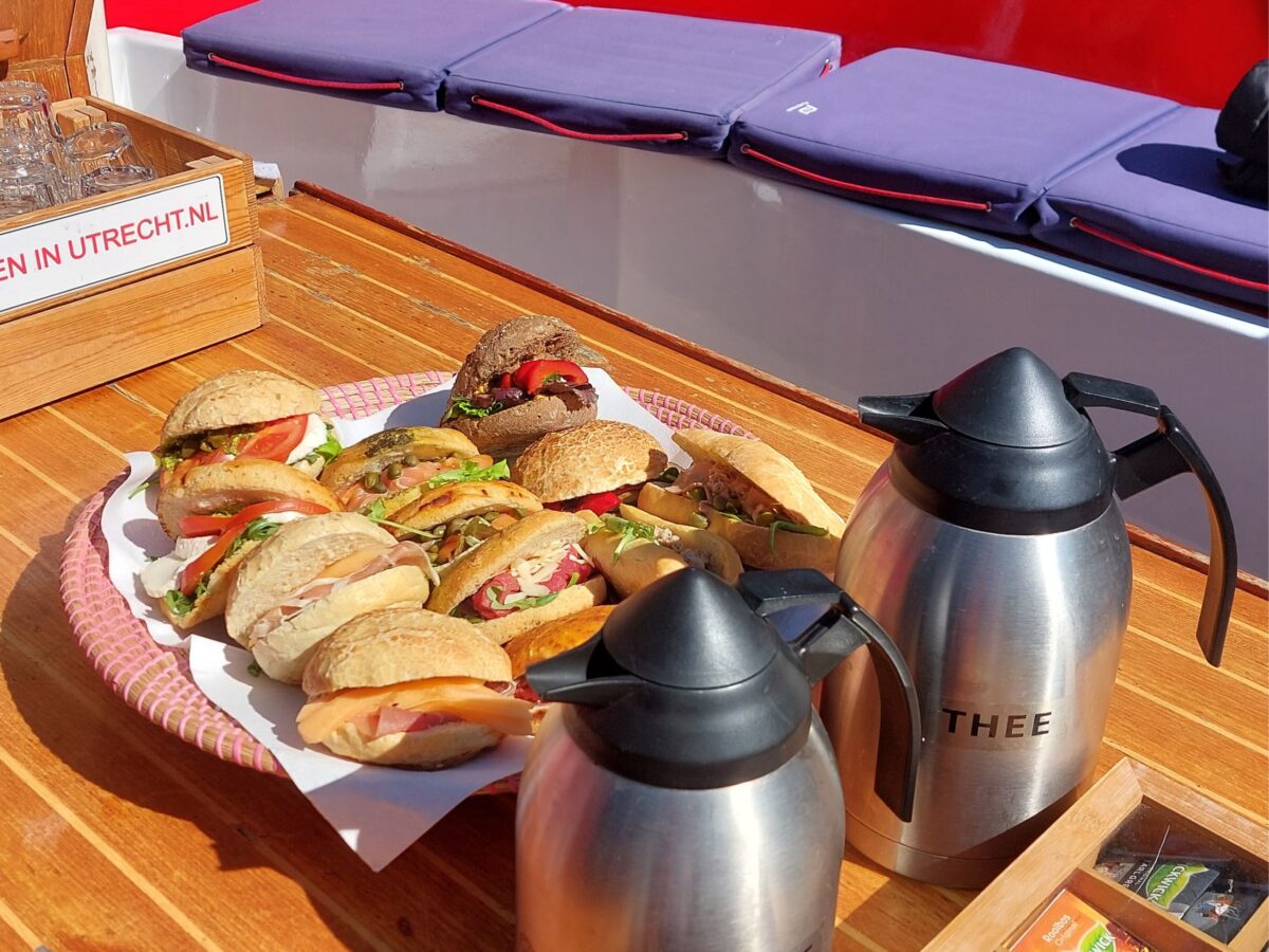 Lunch aan boord Varen in Utrecht