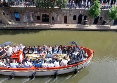 Bedrijfsuitje op het water in Utrecht