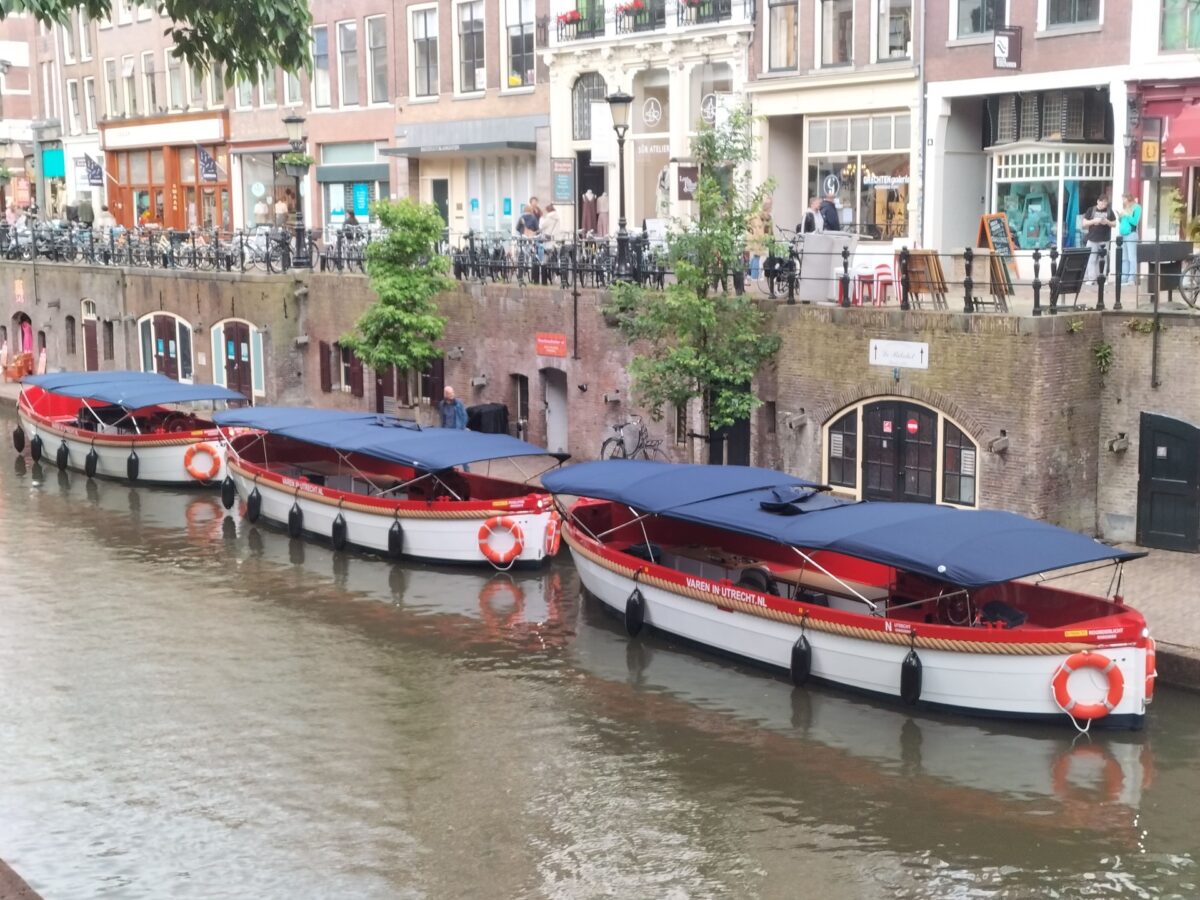 Grachtentocht Utrecht (eigen catering) 3 Nieuwe vloot 4 Varen in Utrecht
