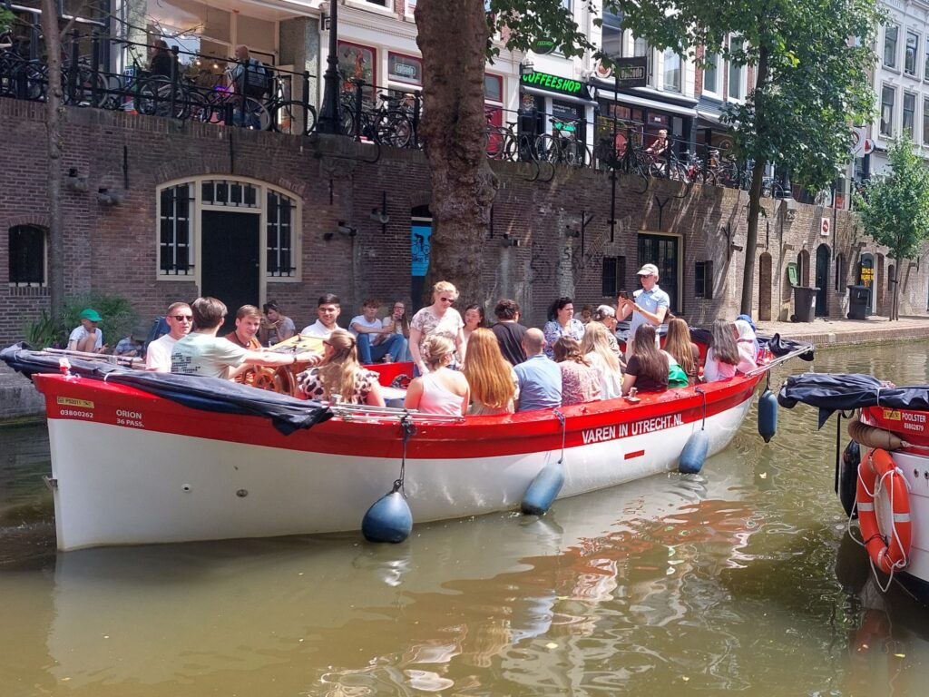 Grachtentocht (eigen catering) 3 Rondvaart op de gracht Varen in Utrecht