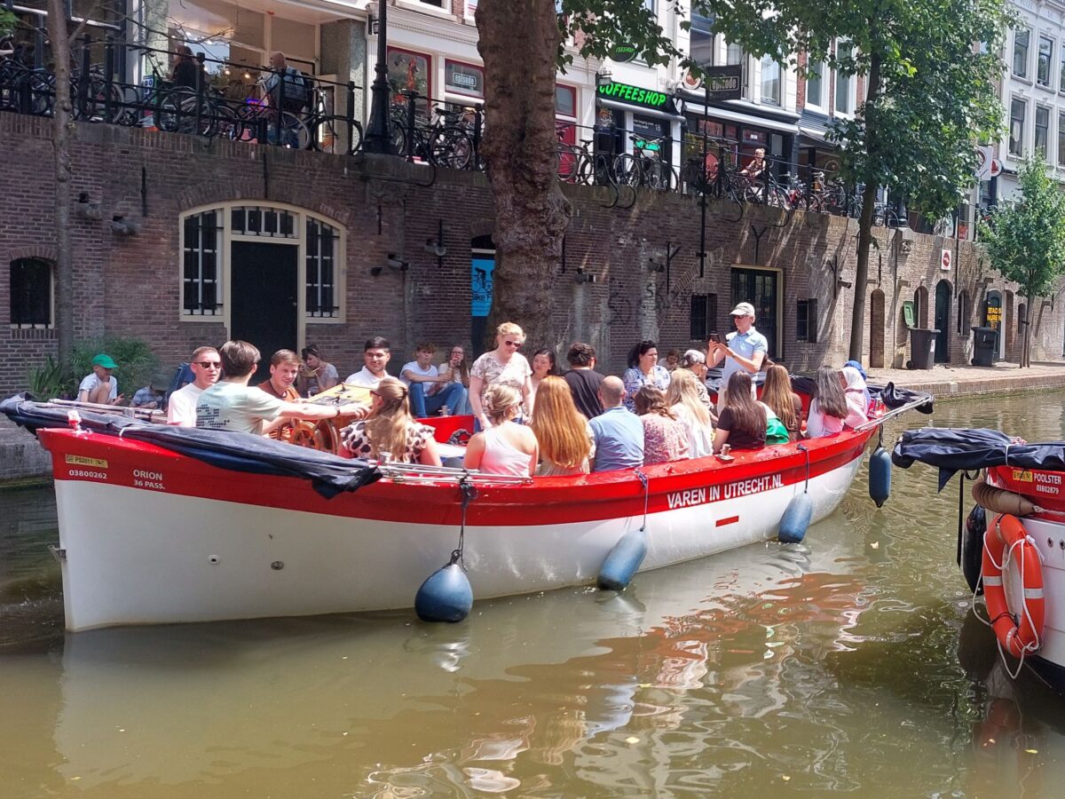 Rondvaart op de gracht Varen in Utrecht